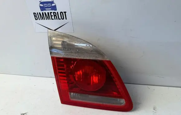 Tailgate rear/tail lights
