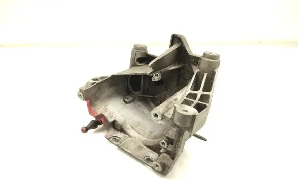 Ford Mondeo MK V Engine mounting bracket