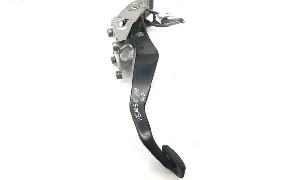 Toyota Verso-S Brake pedal