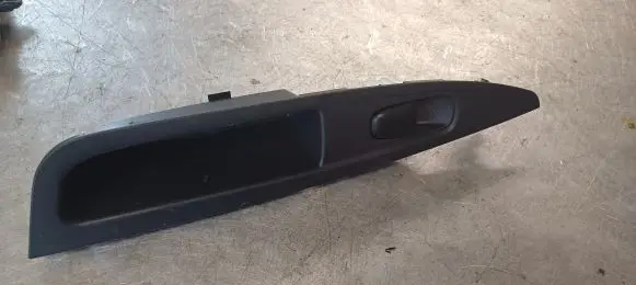Nissan Qashqai Electric window control switch 829604E0AX