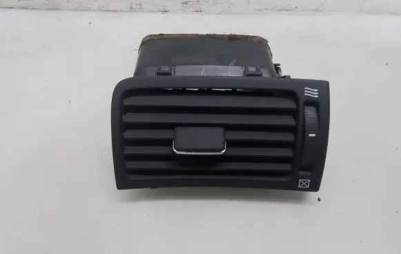 Toyota Avensis T250 Dashboard side air vent grill/cover trim