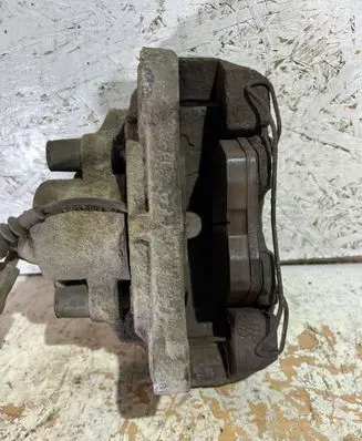 Volkswagen PASSAT B6 Front brake caliper