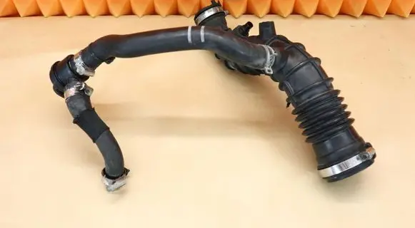 Renault Sandero II Air intake hose/pipe 165764382R