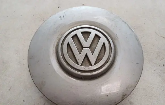 Volkswagen Golf III Original wheel cap 1H0601149C
