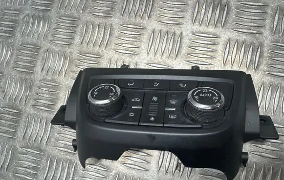 Opel Zafira C Climate control unit 13474055