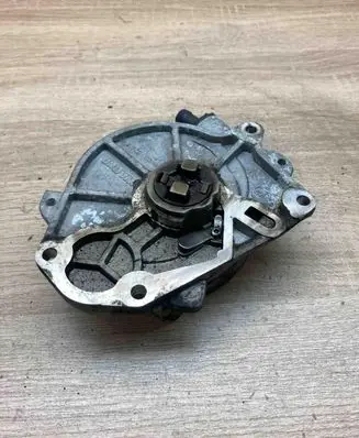 Volkswagen Golf VI Vacuum pump 03L145100B 9140300060