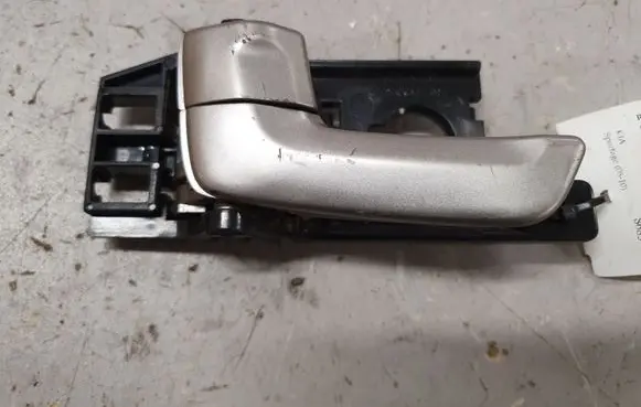 KIA Sportage Front door interior handle 825131F000