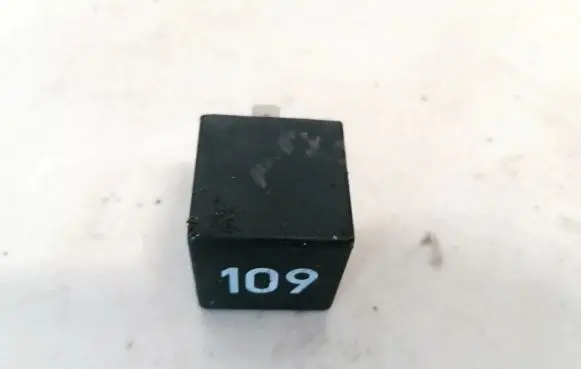 Volkswagen New Beetle Other relay 357906381a
