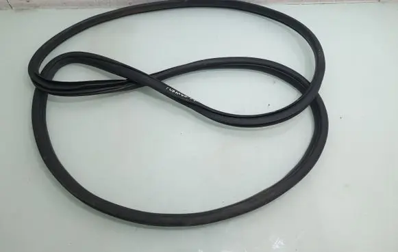 Dodge Durango III Front door rubber seal 