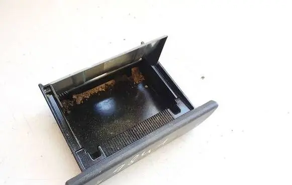 Car ashtray