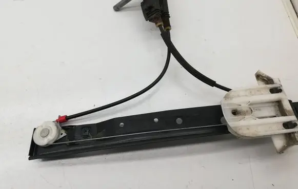 Rear door manual window regulator