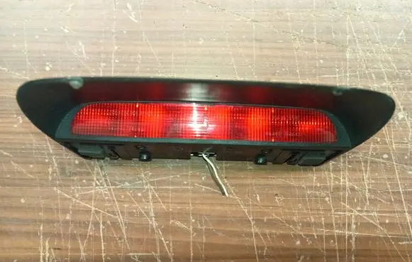 Renault Laguna I Third/center stoplight 7700847097