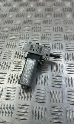 Volvo S60 Seat adjustment motor 974467103