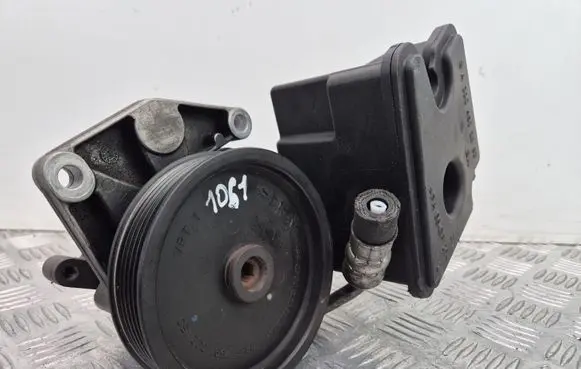 Mercedes-Benz C W204 Power steering pump A0054669501 7695955135