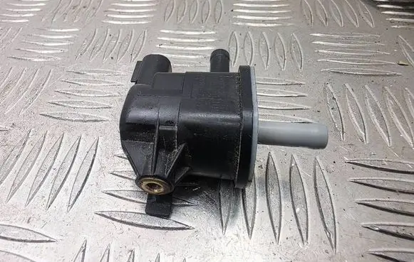Toyota Yaris Vacuum valve 90910TC001