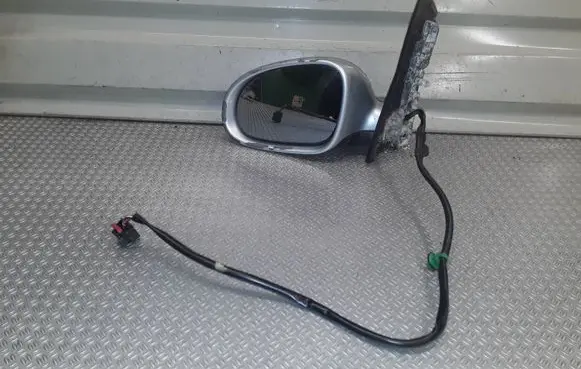 Volkswagen Golf Plus Front door electric wing mirror E1010836
