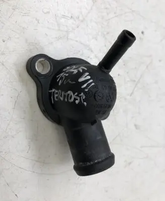 Volkswagen Golf VII Engine coolant pipe/hose 04L121131AA
