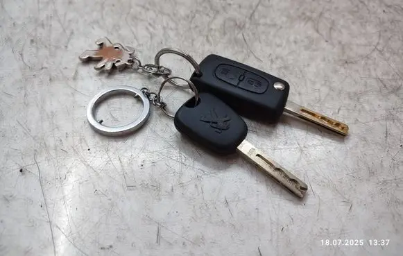 Peugeot 308 SW Ignition key/card 