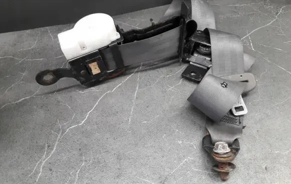 Nissan Maxima Rear seatbelt 0420044