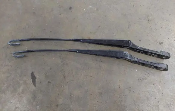 Mercedes-Benz ML W163 Front wiper blade arm