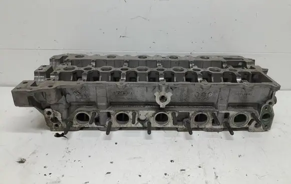 Volvo V70 Engine head 08692974002 08692974