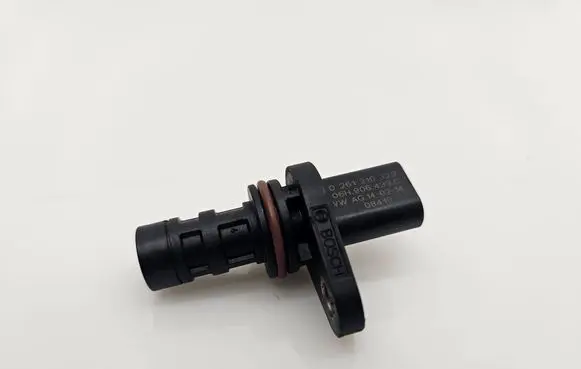 Volkswagen Golf VII Crankshaft position sensor 0261210329 06H906433C