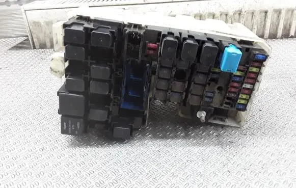 Mazda 5 Fuse module 