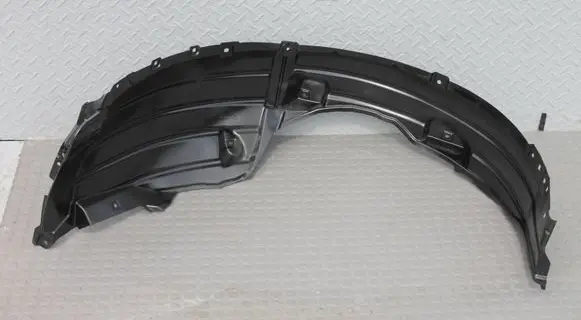 Front wheel arch liner splash guards