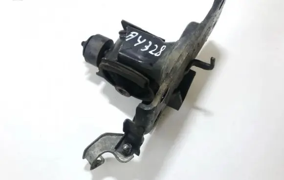 Toyota RAV 4 (XA30) Engine mount bracket