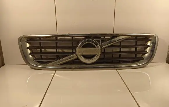 Volvo V50 Front bumper upper radiator grill 31290533 31290532 31290757