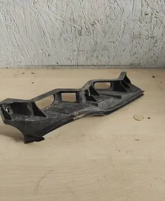 Volkswagen PASSAT B6 Front bumper mounting bracket