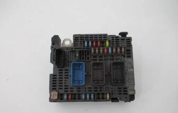 Peugeot 508 Central body control module 9674921980