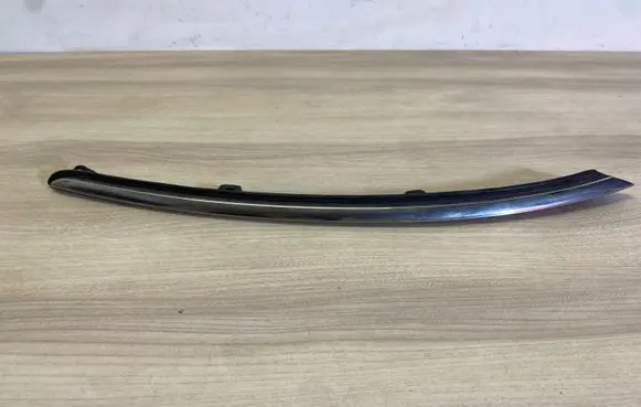 Front bumper splitter molding