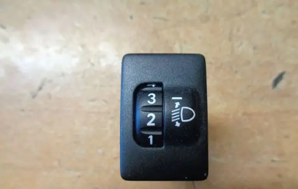 Toyota Yaris Headlight level height control switch 841520D090
