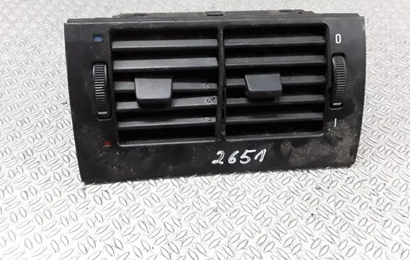 BMW 5 E39 Dash center air vent grill 8376150