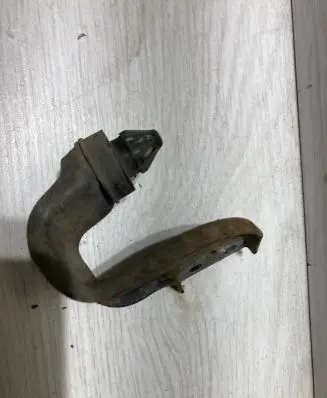 Toyota Hilux (AN10, AN20, AN30) Radiator mount bracket