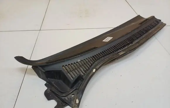 Toyota Avensis T250 Wiper trim