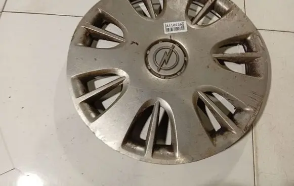 Opel Corsa D R15 wheel hub/cap/trim 13214814