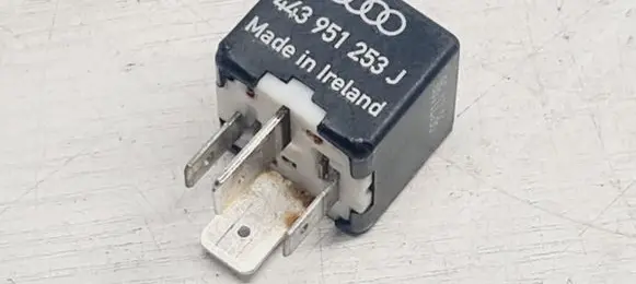 Audi A4 S4 B5 8D Other relay 443951253J 899511000