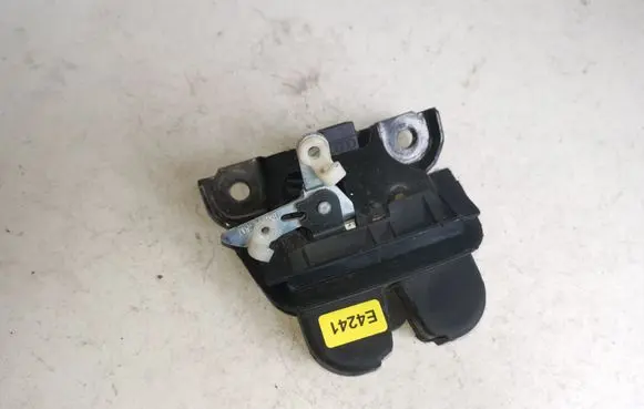 Audi A6 S6 C5 4B Tailgate/trunk/boot lock/catch/latch 4B9827520