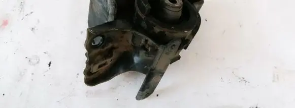 Engine mount bracket