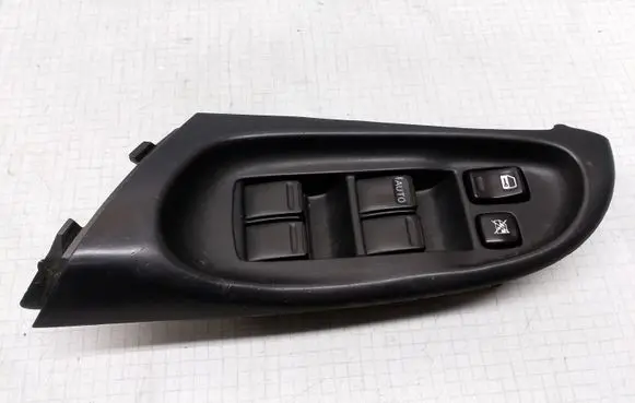 Nissan Almera N16 Electric window control switch 80961BM510