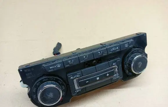 Skoda Octavia Mk2 (1Z) Climate control unit 3T0907044AB SW0401 5HB00974944