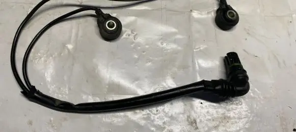 BMW 7 E65 E66 Detonation knock sensor 0261231136 1741650