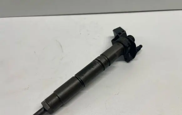 Mercedes-Benz E W211 Fuel injector A6420700587 051108 0445115