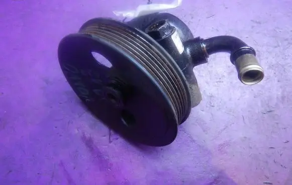 Volvo S40, V40 Power steering pump