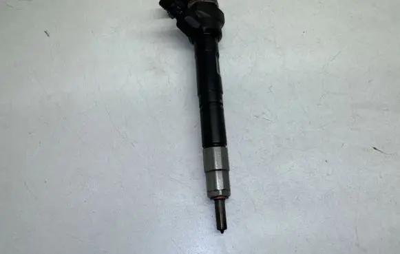 Volkswagen PASSAT B7 Fuel injector 03L130277Q