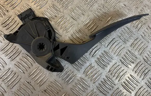 Opel Astra J Accelerator throttle pedal 13252702 6PV00976507