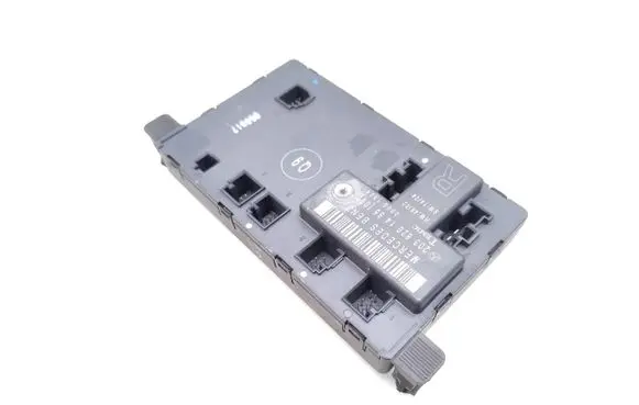 Mercedes-Benz C W203 Door control unit/module 2038201485