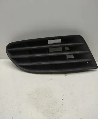 Volkswagen Golf Plus Front bumper lower grill